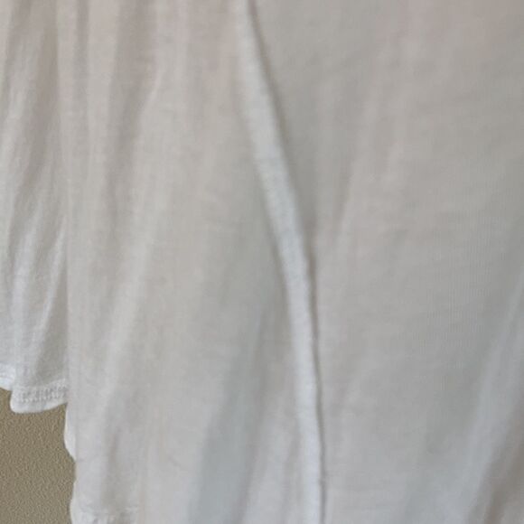 We The Free white raw edge loose top XS runs Big - Picture 3 of 16